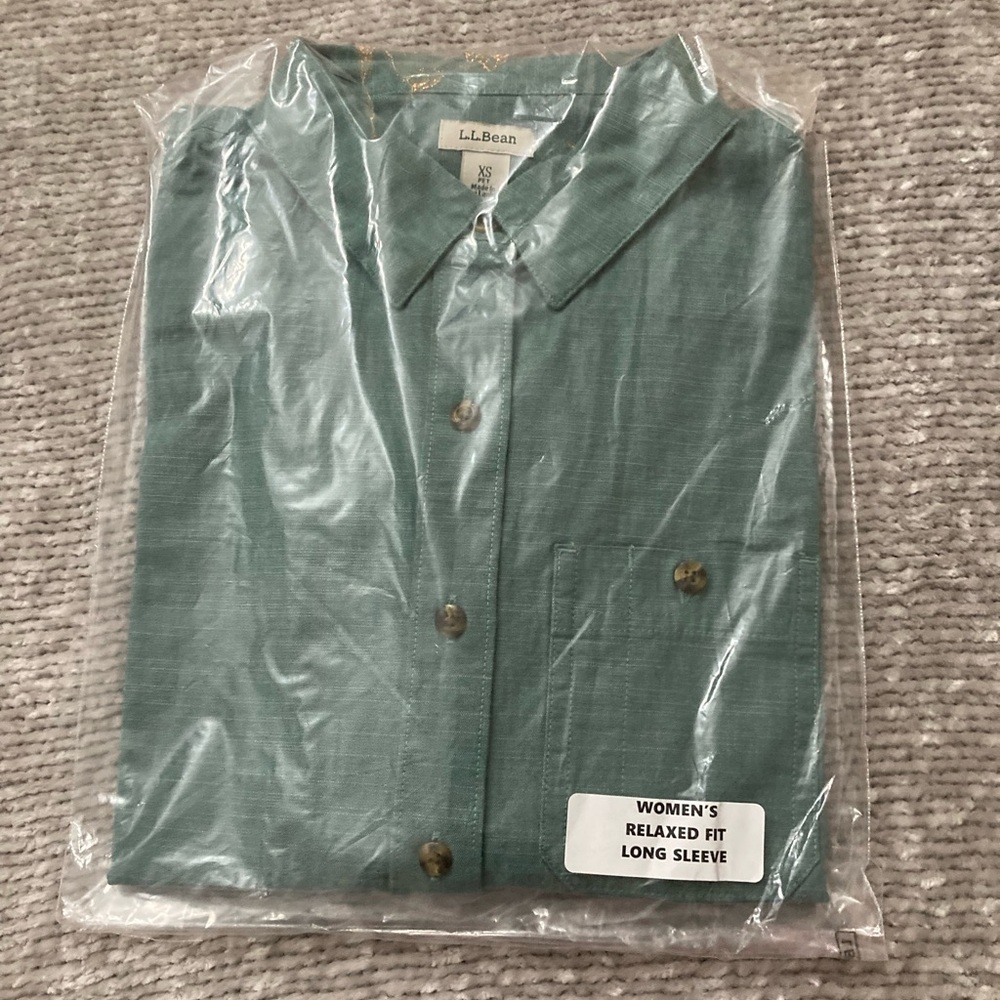 L.L. Bean Green Button Up Shirt Relaxed Fit Classic Quality New England NWOT - Picture 2 of 10